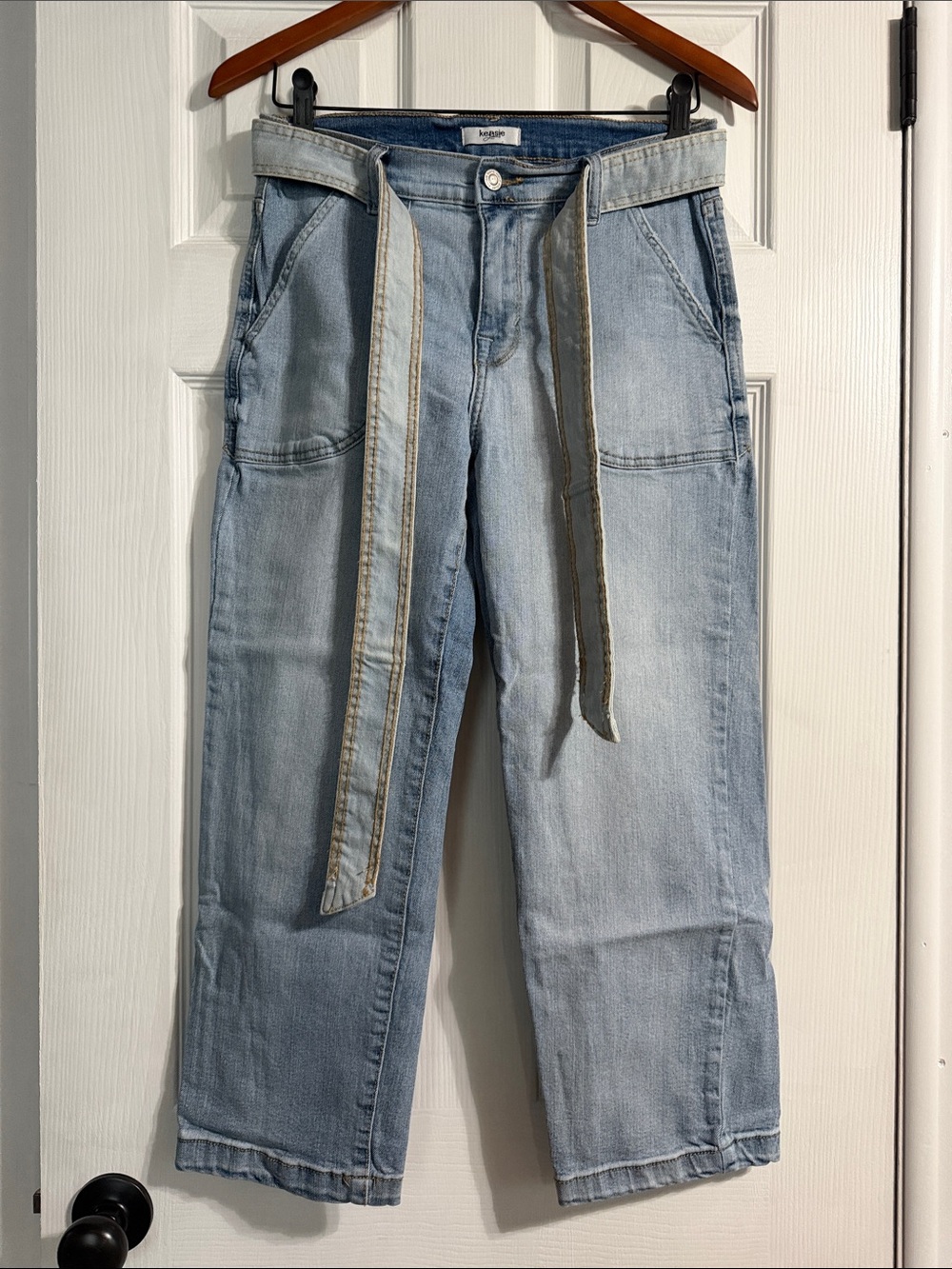 Cropped light denim jeans